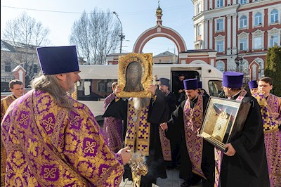 В Саратове и Покровске прошел автомобильный крестный ход со святынями Саратовской митрополии