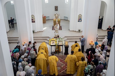 Божественная литургия в храме святителя Тихона, Епископа Воронежского, Задонского чудотворца г. Саратова