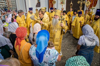 Божественная литургия в храме в честь Нерукотворного Образа Спасителя г .Саратова