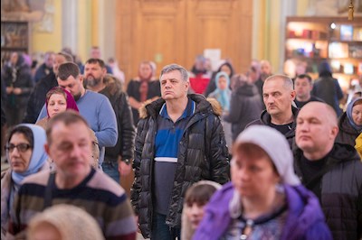 Митрополит Игнатий совершил Божественную литургию и молебен на новый год в Покровском соборе г. Саратова