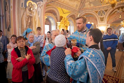 Митрополит Игнатий совершил Божественную литургию в Свято-Троицком кафедральном соборе Саратова