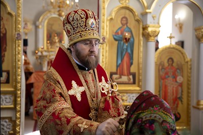 Митрополит Игнатий совершил Божественную литургию пасхальным чином в храме святого пророка Илии п. Сенной Вольского района