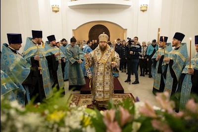 Митрополит Игнатий совершил всенощное бдение в храме святителя Тихона, епископа Воронежского, Задонского чудотворца, г. Саратова