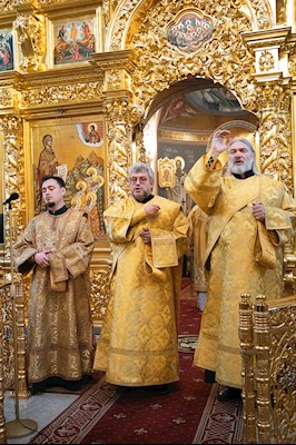 Митрополит Игнатий совершил Божественную литургию в Свято-Троицком кафедральном соборе Саратова
