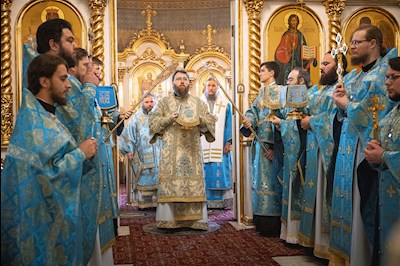 Митрополит Игнатий возглавил соборное архиерейское богослужение в Свято-Троицком кафедральном соборе г. Покровска (Энгельса)