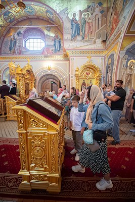 Митрополит Игнатий совершил Божественную литургию в Свято-Троицком кафедральном соборе Саратова