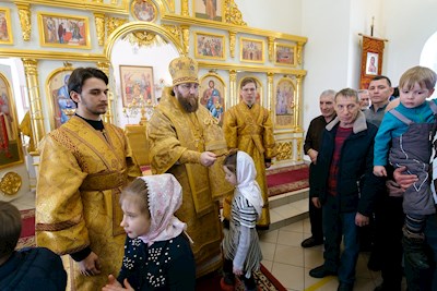 Митрополит Игнатий совершил Божественную литургию в Трехсвятительском храме г. Саратова