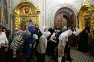 Рождественская Божественная литургия в Свято-Троицком кафедральном соборе Саратова