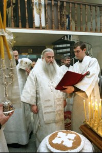 Божественная литургия и панихида в храме во имя святителя и чудотворца Николая на Елшанском кладбище г. Саратова
