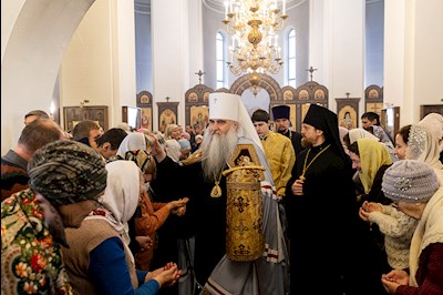 Божественная литургия в храме во имя первоверховных апостолов Петра и Павла г. Саратова