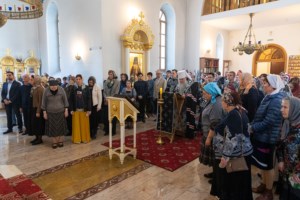 Литургия Преждеосвященных Даров, малое повечерие и утреня Великого Четвертка на Архиерейском подворье — в храме во имя святых равноапостольных Мефодия и Кирилла при СГУ