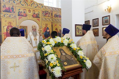 Божественная литургия в храме во имя святителя Митрофана, епископа Воронежского, г.Саратова