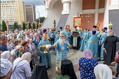 Божественная литургия в Свято-Троицком кафедральном соборе г. Саратова