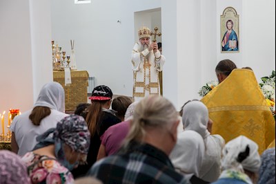 Божественная литургия в храме святителя Тихона, Епископа Воронежского, Задонского чудотворца г. Саратова