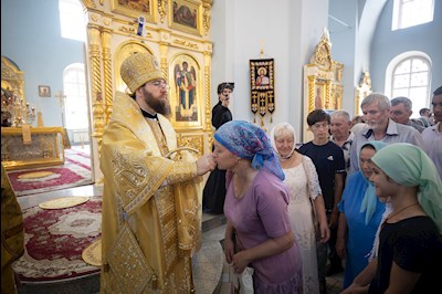 Митрополит Игнатий совершил Божественную литургию в храме Покрова Пресвятой Богородицы г. Петровска
