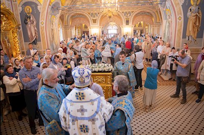 Митрополит Игнатий совершил Божественную литургию в Свято-Троицком кафедральном соборе Саратова