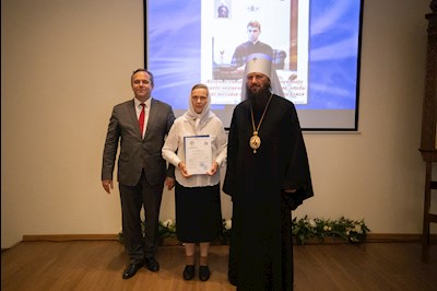 Митрополит Игнатий вручил дипломы выпускникам СПДС