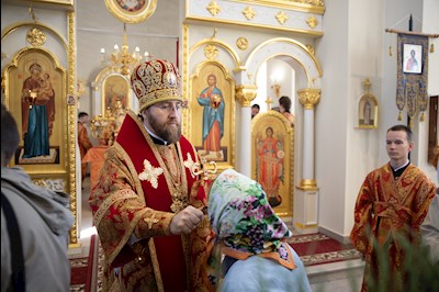 Митрополит Игнатий совершил Божественную литургию пасхальным чином в храме святого пророка Илии п. Сенной Вольского района