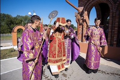 Митрополит Игнатий совершил великое освящение храма святых первоверховных апостолов Петра и Павла с. Куликовка Вольского района и Божественную литургию в новоосвященном храме