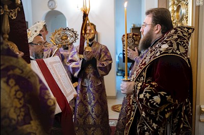 Митрополит Игнатий совершил всенощное бдение с чином воздвижения Креста в кафедральном соборе Живоначальной Троицы г. Вольска