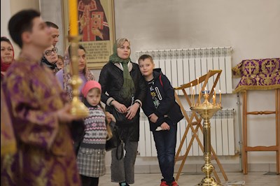 Митрополит Игнатий совершил Божественную литургию в соборном храме святителя Спиридона Тримифунтского г. Саратова