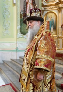 В Великий Четверг Митрополит Лонгин совершил Литургию Василия Великого и Чин умовения ног