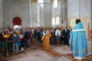 Божественная литургия в храме в честь Покрова Пресвятой Богородицы села Сокур Татищевского района