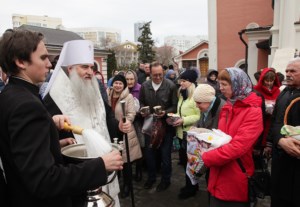 Божественная литургия и крещение оглашенных в Свято-Троицком кафедральном соборе Саратова