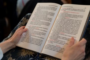 Литургия Преждеосвященных Даров, малое повечерие и утреня Великого Четвертка на Архиерейском подворье — в храме во имя святых равноапостольных Мефодия и Кирилла при СГУ