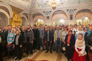 Митрополит Лонгин совершил пасхальное богослужение