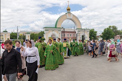 Божественная литургия в соединении с вечерней в Свято-Троицком кафедральном соборе г. Вольска