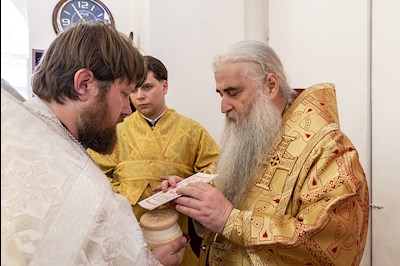 Божественная литургия в храме во имя святых первоверховных апостолов Петра и Павла г. Аткарска
