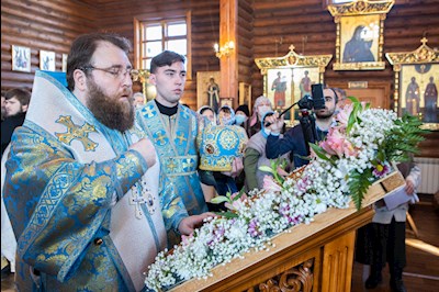 Митрополит Игнатий совершил Божественную литургию в храме в честь Сретения Господня г. Саратова