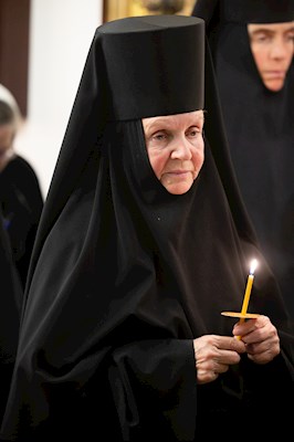 Митрополит Игнатий совершил Великое освящение Крестовоздвиженского подворья Свято-Алексиевского женского монастыря г. Саратова и Божественную литургию в новоосвященном храме