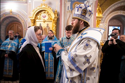 Митрополит Игнатий совершил вечернее богослужение с чтением акафиста Пресвятой Богородице в Свято-Троицком кафедральном соборе г. Саратова