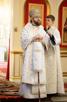 В Покровском соборе прошла торжественная встреча саратовских святителей