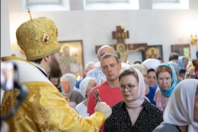 Митрополит Игнатий совершил Божественную литургию в храме в честь иконы Божией Матери «Всех скорбящих Радость» г. Саратова