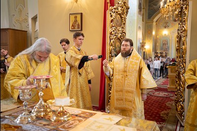 Митрополит Игнатий совершил Божественную литургию в Покровском соборе г. Саратова