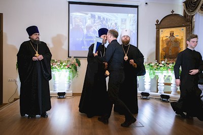 Митрополит Игнатий вручил дипломы выпускникам СПДС