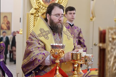 Митрополит Игнатий совершил Божественную литургию в соборном храме святителя Спиридона Тримифунтского г. Саратова