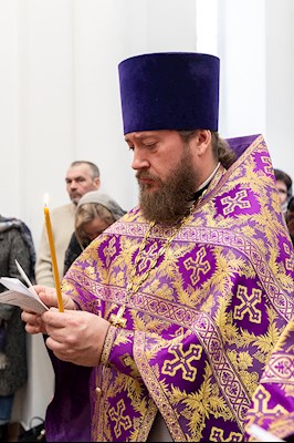 Божественная литургия в храме в честь святого равноапостольного великого князя Владимира г. Саратова
