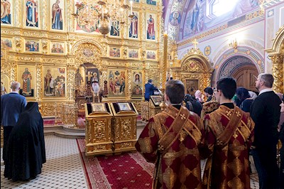 Божественная литургия в Свято-Троицком кафедральном соборе г. Саратова