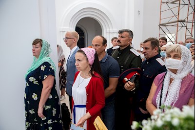 Божественная литургия в храме святителя Тихона, Епископа Воронежского, Задонского чудотворца г. Саратова