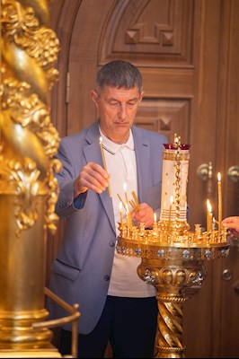 Митрополит Игнатий совершил Божественную литургию в Свято-Троицком кафедральном соборе Саратова