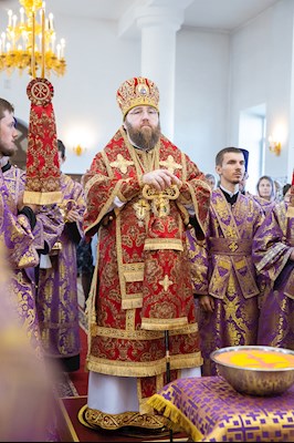 Митрополит Игнатий совершил Божественную литургию в храме Новомучеников и исповедников Саратовских г. Саратова