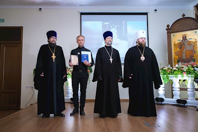 Митрополит Игнатий вручил дипломы выпускникам СПДС