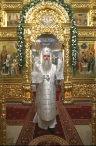 Митрополит Лонгин совершил Рождественское ночное богослужение