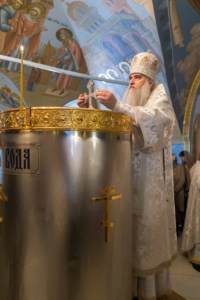 Митрополит Лонгин совершил чин Великого освящения воды