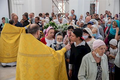 Божественная литургия в храме святителя Тихона, Епископа Воронежского, Задонского чудотворца г. Саратова