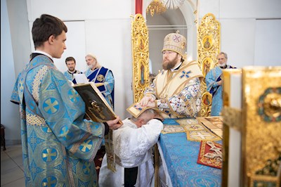 Митрополит Игнатий совершил Божественную литургию в Покровском храме г. Петровска